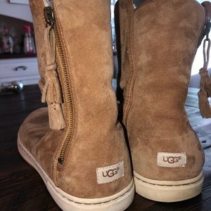 Chestnut water resistant suede Becky boot UGG sz 9
